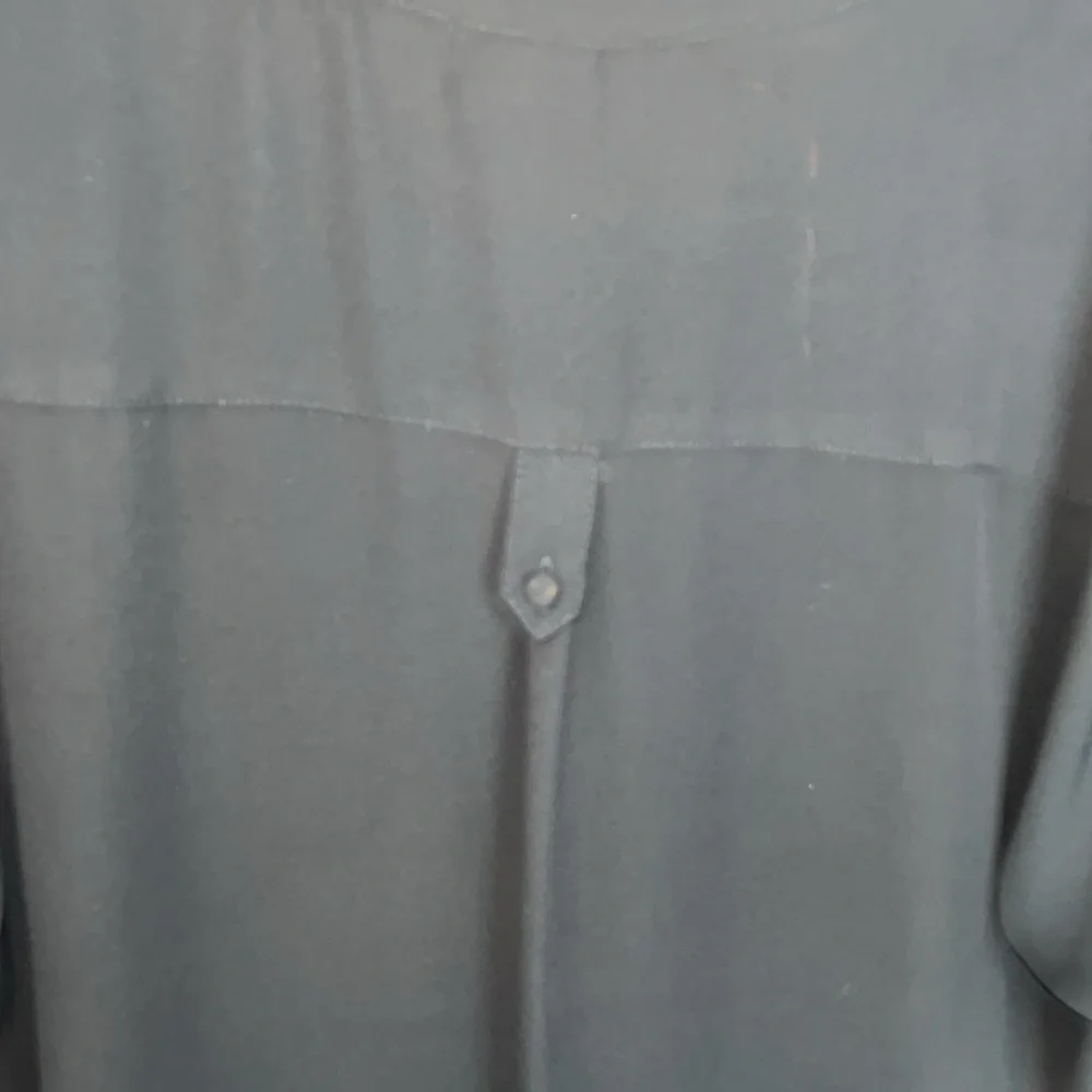 Torrid blouse with pockets in the front V-neck size 0 - Picture 4 of 4